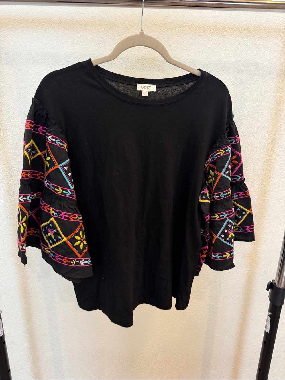 ODDY Black Short-Sleeve Tee with Multicolor Embroidered Puff Sleeves